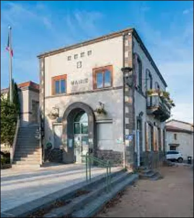 Notre balade commence en Auvergne-Rhône-Alpes, à Chappes. Commune de l'aire d'attraction Clermontoise, au cur de la Limagne, elle se situe dans le département ...