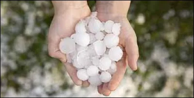 Qu'est-ce qui accompagne parfois la pluie quand il fait froid ?