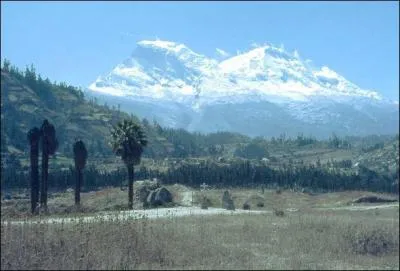 Point culminant du Prou, avec 6 768 m, je suis situ prs de la ville de Chimbote :