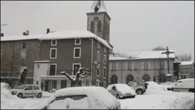 Attention, couvrez-vous bien, notre balade démarre. Nous commençons dans le Midi-Pyrénées, à Anglès. Commune entre la Montagne noire et les monts de Lacaune, elle se situe dans le département ...