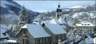 Cette dernière partie commence à la frontière espagnole, à Arrens-Marsous. Village de l'arrondissement d'Argelès-Gazost, il se situe dans le département ...