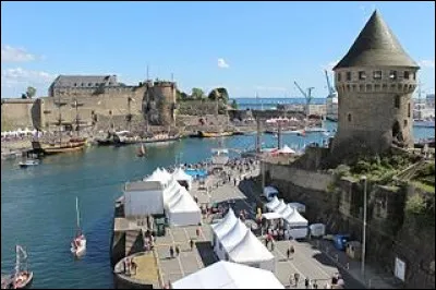 Quelle est cette ville de Bretagne souvent citée par le capitaine Haddock dans Tintin ?