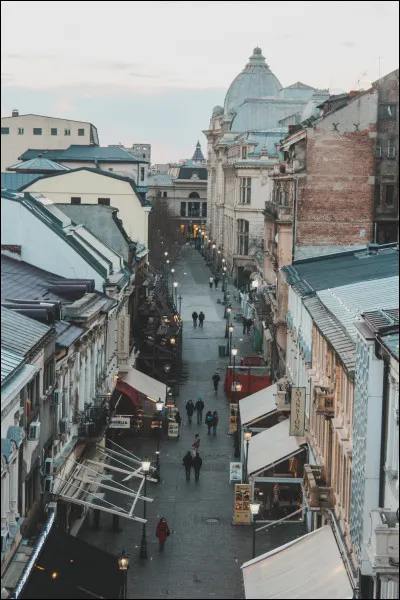 Quelle est cette ville ?
Indice : elle se situe en Europe et est la capitale d'un pays.