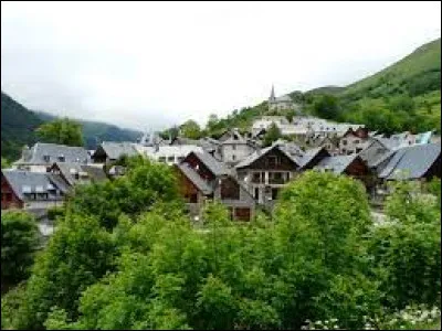 Notre balade dominicale commence en Occitanie, à Cirès. Petit village de 14 habitants, dans l'arrondissement de Saint-Gaudens, il se situe dans le département ...