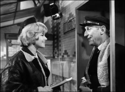 Dans quel film de 1965 peut-on voir Bourvil en receveur de métro ?