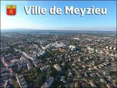 Comment appelle-t-on les habitants de Meyzieu (Rhône) ?