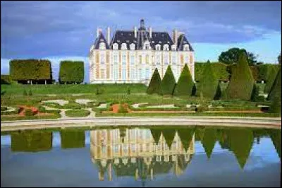 Nous commençons à Sceaux (Hauts-de-Seine), où les habitants portent le gentilé ...