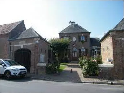 Cette 2900e balade commence dans les Hauts-de-France, à Agruves. Commune de l'aire d'attraction Amiénoise, elle se situe ...