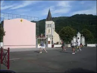 Commune de l'arrondissement d'Oloron-Sainte-Marie, Barcus se situe dans le département ...