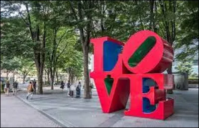 À quel artiste doit-on cette sculpture représentant le mot "love" ?