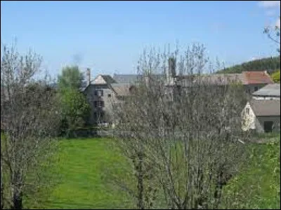 Notre première balade de la semaine commence en Occitanie, à Arcomie. Hameau dépendant de le commune des Monts-Verts, dans l'arrondissement de Mende, il se situe dans le département ...