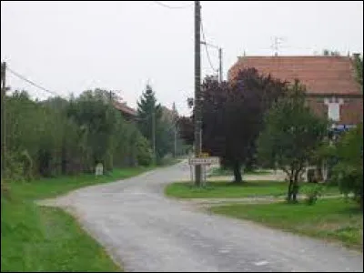 Notre première balade de la semaine commence à Bouconville. Petit village de 57 habitants, dans l'arrondissement de Vouziers, il se situe dans le département ...