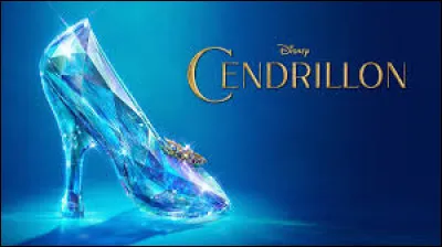 Nous avons tous vu Cendrillon. Après que le prince lait épousée, nous les voyons partir en carrosse. Fin du film. En vrai, pour pouvoir chausser la pantoufle de vair, les deux vilaines surs