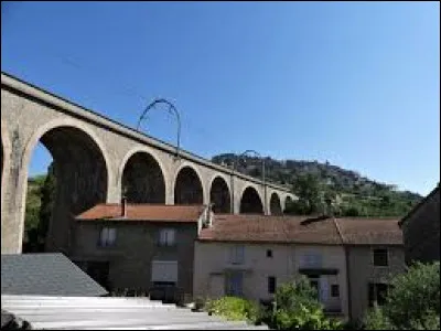 Je vous propose de démarrer notre promenade en Occitanie, à Aguessac. Village de l'aire d'attarction Millavoise, dans le parc naturel régional des Grands Causses, il se situe ...