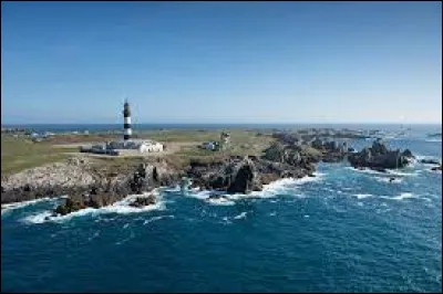 À quel département breton l'île d'Ouessant est-elle rattachée ?