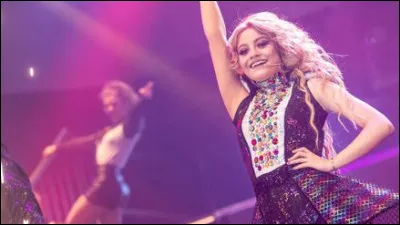 Complète les paroles de la chanson "Alas" interprétée par Karol Sevilla : 
Estoy cerca de alcanzar mi cielo
Desafiando la gravedad
Nada puede detener este sueño que es tan real
Sé que no existe el miedo, oh
Si no dejo de intentar...