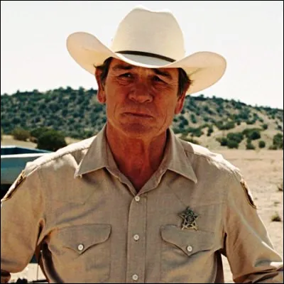 Quel acteur espagnol incarne un tueur froid et implacable dans le film "No Country for Old Men" ?