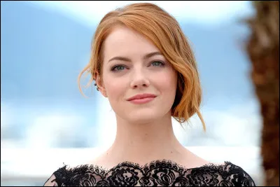 Commençons avec la célèbre Emma Stone. Dans quel(s) film(s) ou série(s) figure-t-elle ?