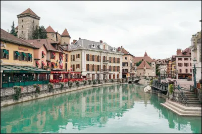 La lac dAnnecy est un lac :