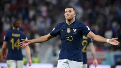 Kylian Mbappé est champion du monde de 2018. Combien de buts a-t-il inscrits en tout au 24 avril 2023 ?