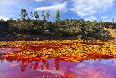 Dans quel pays coule le Rio Tinto, aux eaux étonnamment rouges ?