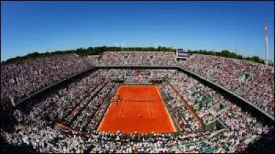 Quel grand champion de tennis a gagné 14 fois un tournoi du "Grand Chelm" à Roland Garros ?