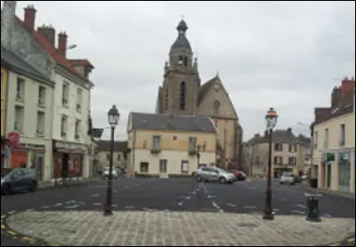 Cette petite ville de l'Essonne, peuplée de 6400 habitants, c'est Limours en ...