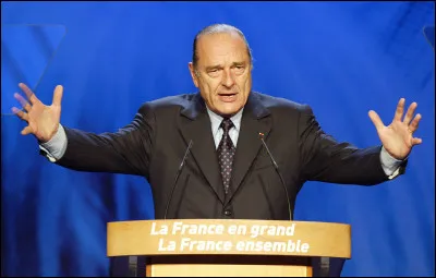 En France, Jacques Chirac est réélu Président de la République pour un second mandat :