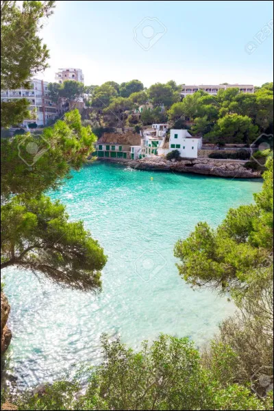 Laquelle de ces îles des Baléares est la plus étendue ?