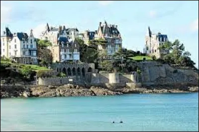 Dinan et Dinard ... les deux sont en Bretagne, mais laquelle est au bord de la mer ?