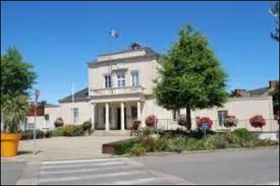 Cette petite ville de 4500 habitants du département de la Loire-Atlantique, près de Saint-Brévin, c'est Saint-Père en ...