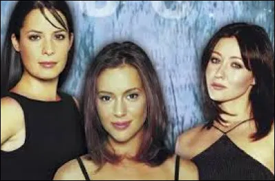 Quelle actrice incarne Prue Halliwell dans la série "Charmed" ?