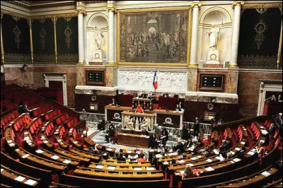 Comment se nomme lhémicycle où siège l'Assemblée nationale ?