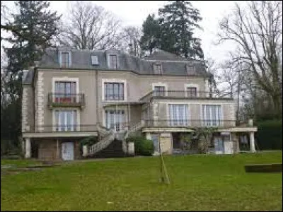 Notre balade dominicale commence en Île-de-France, à Bois-le-Roi. Ville de l'arrondissement de Fontainebleau, elle se situe dans le département ...