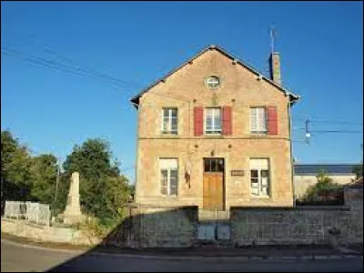 Je vous propose de commencer notre balade à Chuffilly-Roche. Petit village de 70 habitants, dans l'aire d'attraction de Vouziers, il se situe dans le département ...