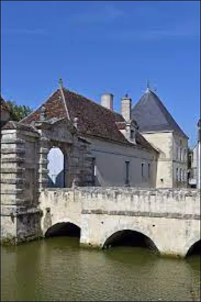 Notre balade dominicale commence en Île-de-Frace, à Beaumont-du-Gâtinais. Commune de l'arrondissement de Fontainebleau, elle se situe dans le département ...