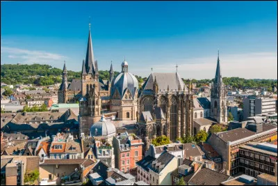 Aix-la-Chapelle est une ville d'Allemagne.