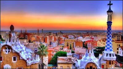 Dans quel pays se trouve la ville de Barcelone ?