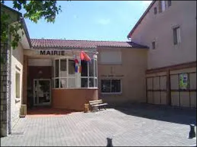 Je vous propose de commencer notre petite promenade en Occitanie, à Aureville. Commune de l'aire d'attraction Toulousaine, elle se situe dans le département ...