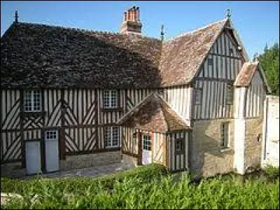 Nous démarrons notre balade devant ce manoir du XVIe siècle, à Boissey. Ancienne commune normande, dans l'arrondissement de Lisieux, elle se situe dans le département ...