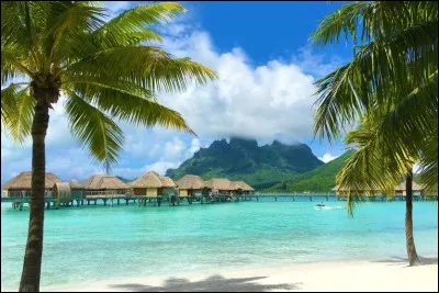 À quel pays l'île de Bora-Bora est-elle rattachée ?