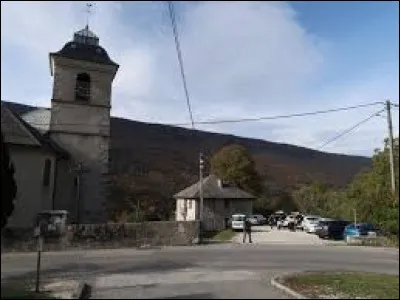 Je vous propose de commencer notre balade en Auvergne-Rhône-Alpes, à Aillon-le-Vieux. Village de l'arrondissement de Chambéry, il se situe dans le département ...