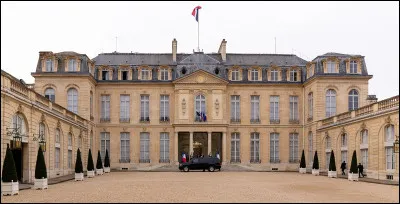 Lequel de ces trois anciens sportifs français est devenu ministre des Sports ?