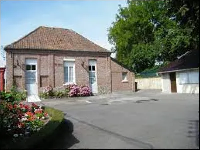 Je vous propose de commencer notre balade dans le Marquenterre, à Colline-Beaumont. Village de l'arrondissement de Montreuil-sur-Mer, il se situe dans le département ...