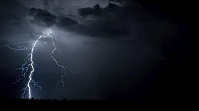 Qui interprète : "l'orage s'en vient, nuage au loin, ça gronde dans ma tête" ?