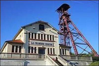 Nous commençons notre balade quotidienne en Auvergne-Rhône-Alpes, à Auzat-la-Combelle. Commune de l'aire d'attraction d'Issoire, à la confluence de l'Allier et de l'Alagnon, elle se situe dans le département ...