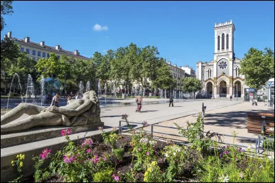 Dans quel département se trouve Saint-Étienne ?