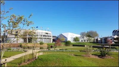 Lanester, 22 000 habitants et 3e ville du département, appartient à l'agglomération de ...