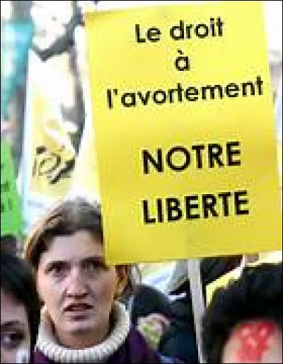 Quel article du Code pénal de l'Empire allemand de 1871 punit de 5 ans d'emprisonnement l'avortement, sauf sous certaines conditions ?