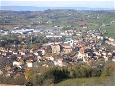 Nous démarrons notre balade à Bourg-de-Thizy. Ancienne commune de l'arrondissement de Villefranche-sur-Saône, elle se situe dans le département ...